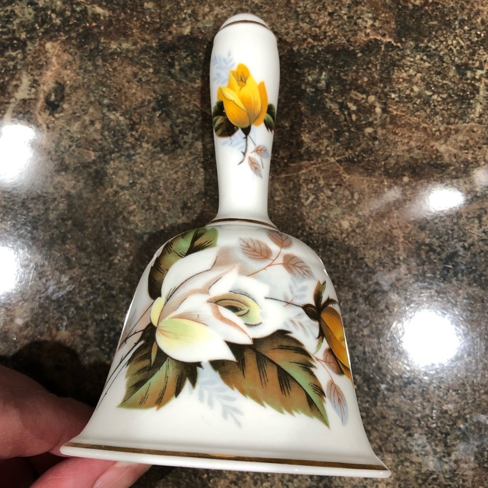 Bone China dinner bell Roses from England